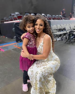 Samantha Irvin and Her Daughter Photos